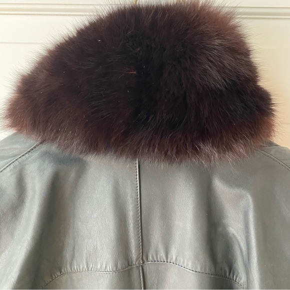 Leather Trench Coat with fur collar - Picture 6 of 10